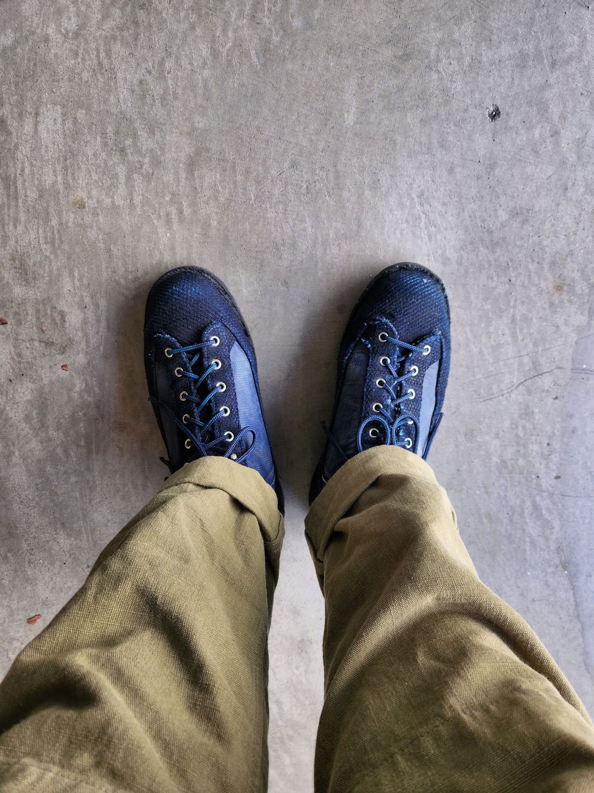 Photo by tlmader on September 16, 2024 of the Danner x FDMTL Indigo Sashiko Boots in FDMTL Original Indigo Sashiko.