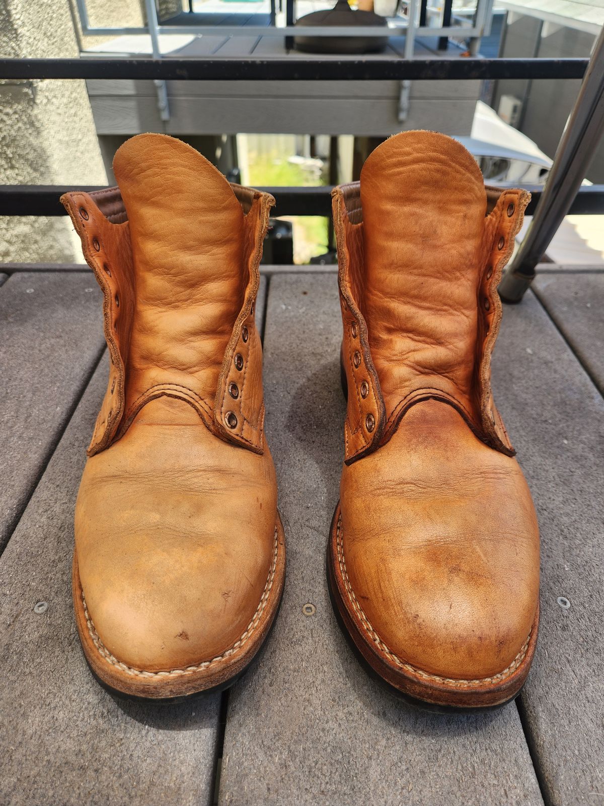 Photo by tlmader on July 4, 2024 of the Wesco Johannes in Horween Natural Essex.