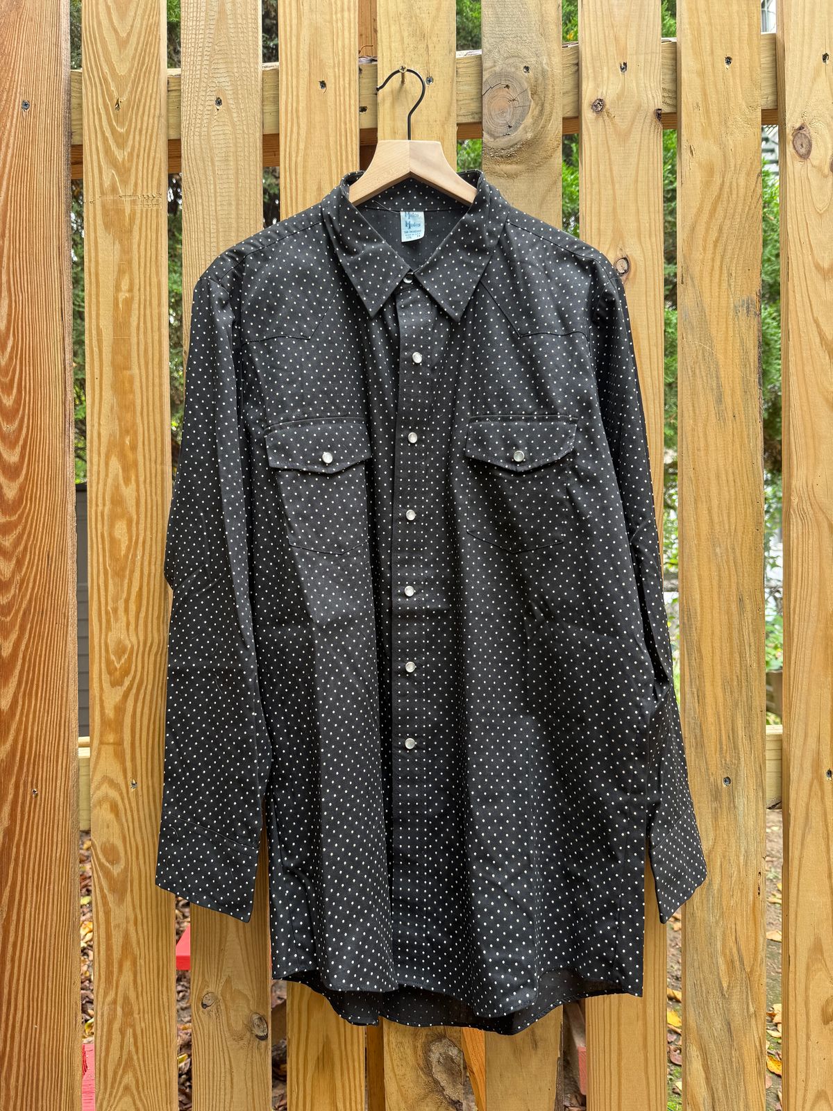 Photo by tlmader on September 27, 2025 of the Malco Modes 70s Pearl Snap Western Shirt in Black x White Dot Pattern.