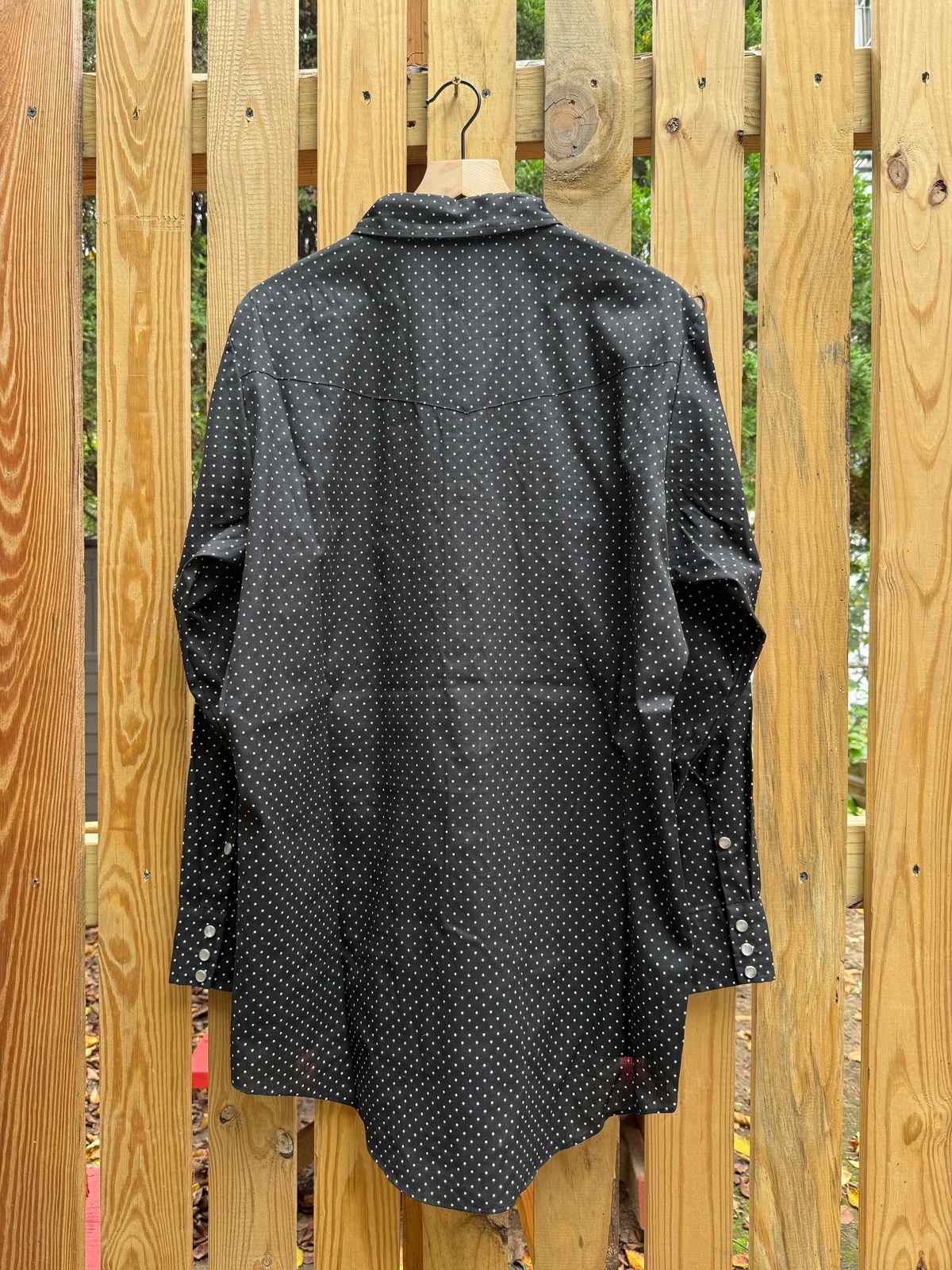 Photo by tlmader on September 27, 2025 of the Malco Modes 70s Pearl Snap Western Shirt in Black x White Dot Pattern.
