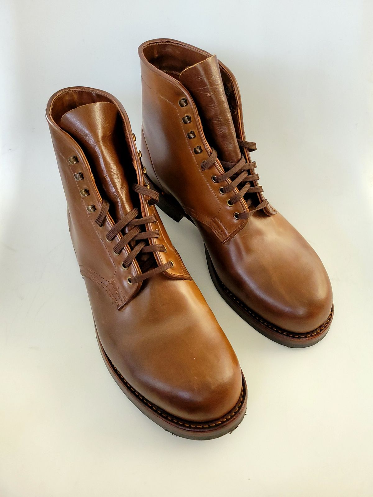 Photo by tlmader on September 7, 2023 of the Julian Boots Madison in Horween Bourbon Shell Cordovan.