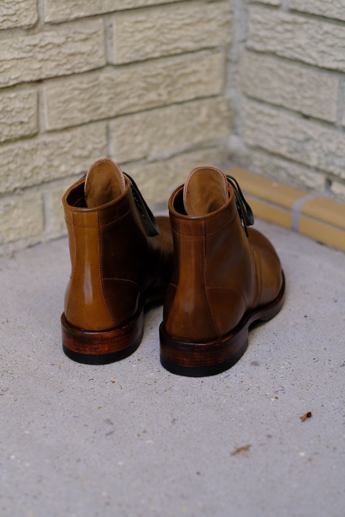 Photo by tlmader on October 9, 2023 of the Julian Boots Madison in Horween Bourbon Shell Cordovan.