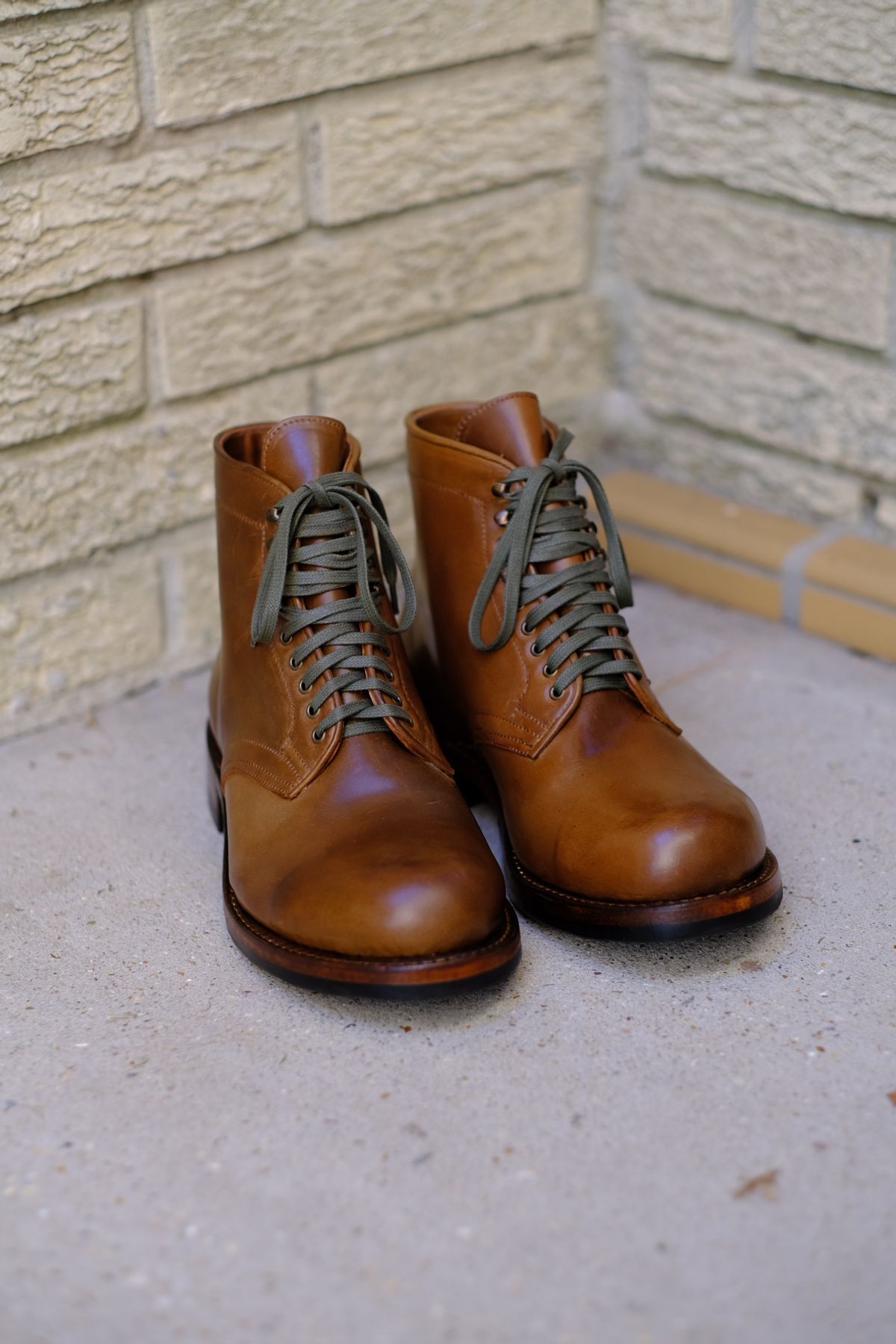 Photo by tlmader on October 9, 2023 of the Julian Boots Madison in Horween Bourbon Shell Cordovan.
