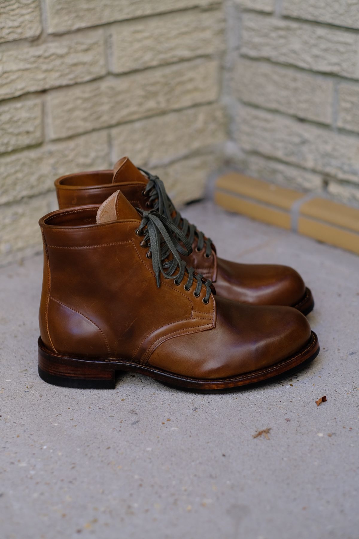 Photo by tlmader on October 9, 2023 of the Julian Boots Madison in Horween Bourbon Shell Cordovan.