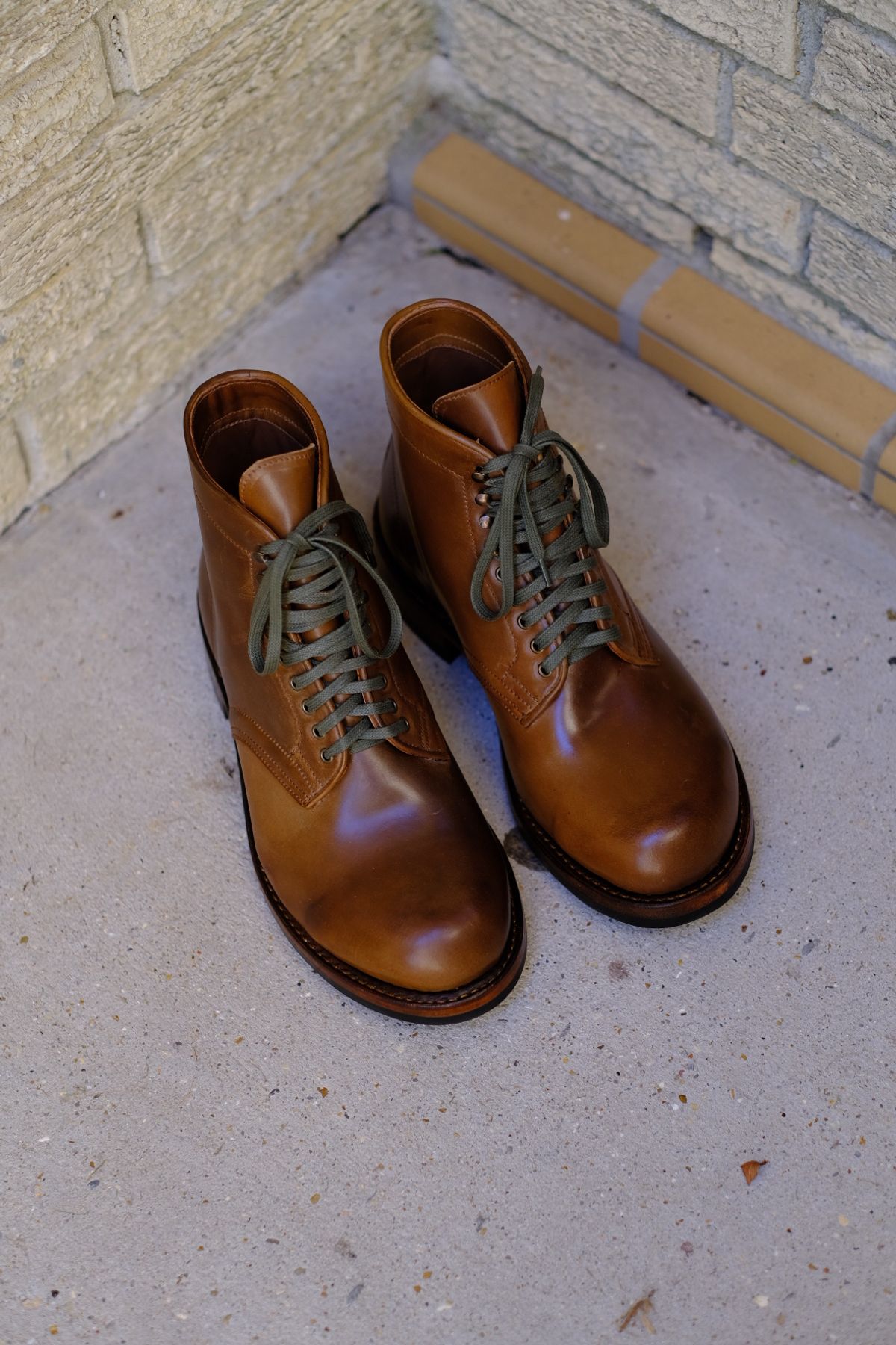 Photo by tlmader on October 9, 2023 of the Julian Boots Madison in Horween Bourbon Shell Cordovan.