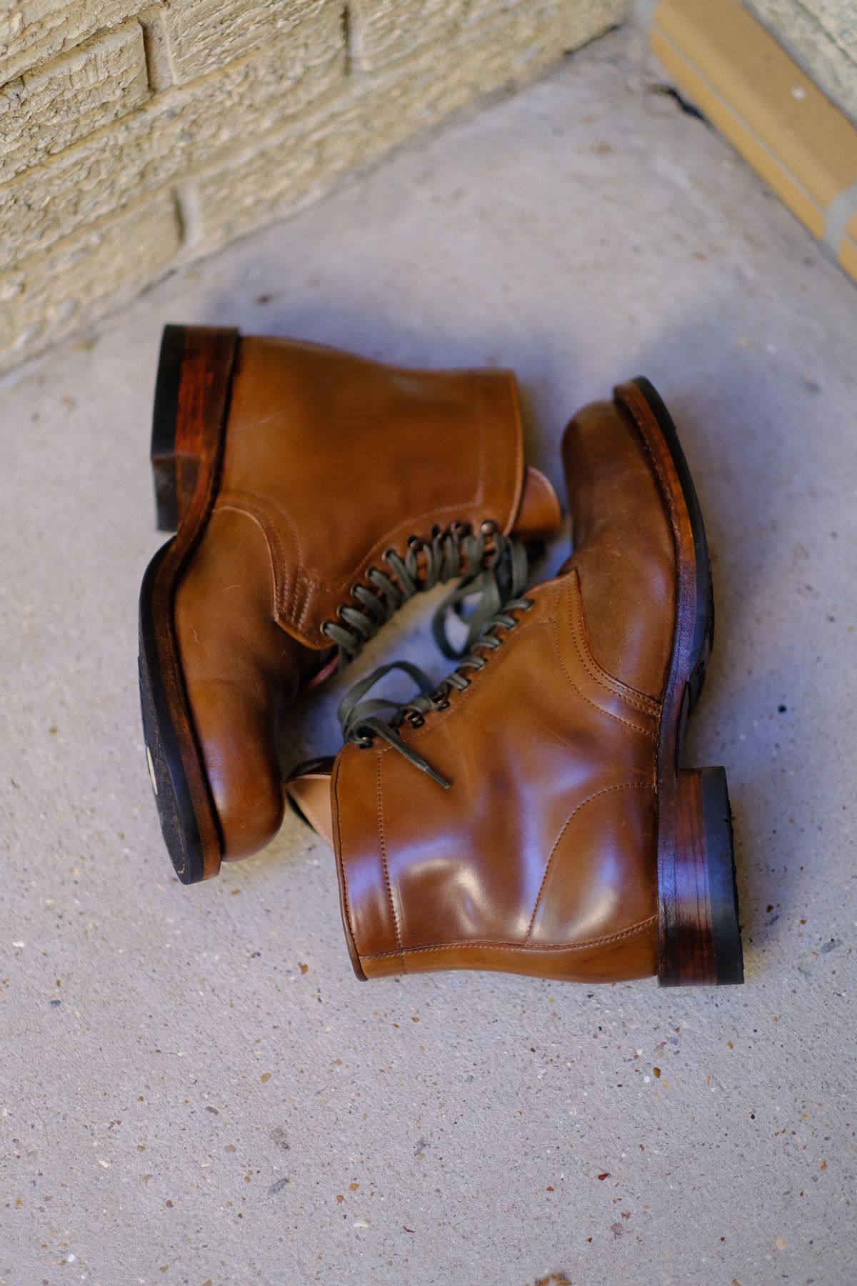 Photo by tlmader on October 9, 2023 of the Julian Boots Madison in Horween Bourbon Shell Cordovan.