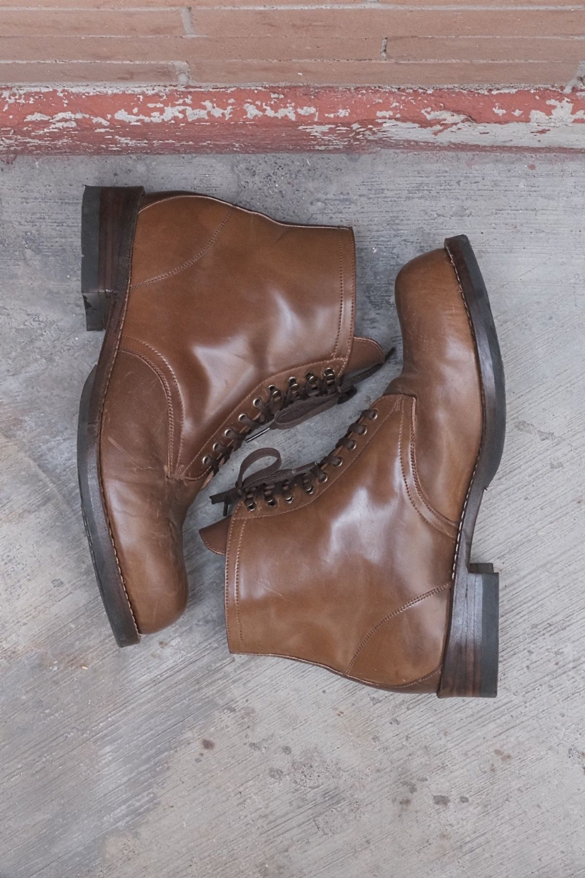 Photo by tlmader on December 6, 2023 of the Julian Boots Madison in Horween Bourbon Shell Cordovan.