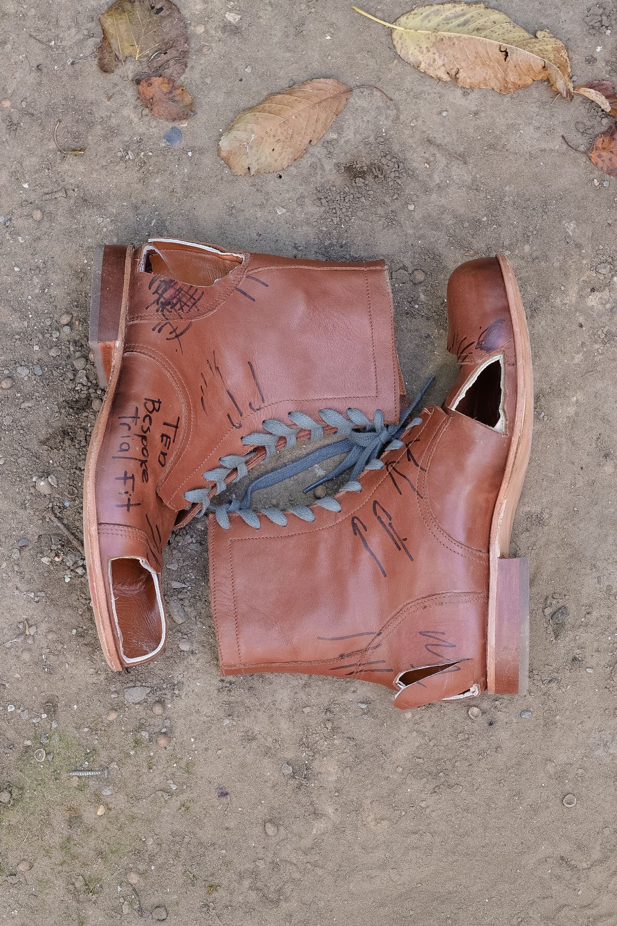 Photo by tlmader on October 14, 2024 of the Jorge Guadarrama Custom Model in LeFarc Cognac Argos.
