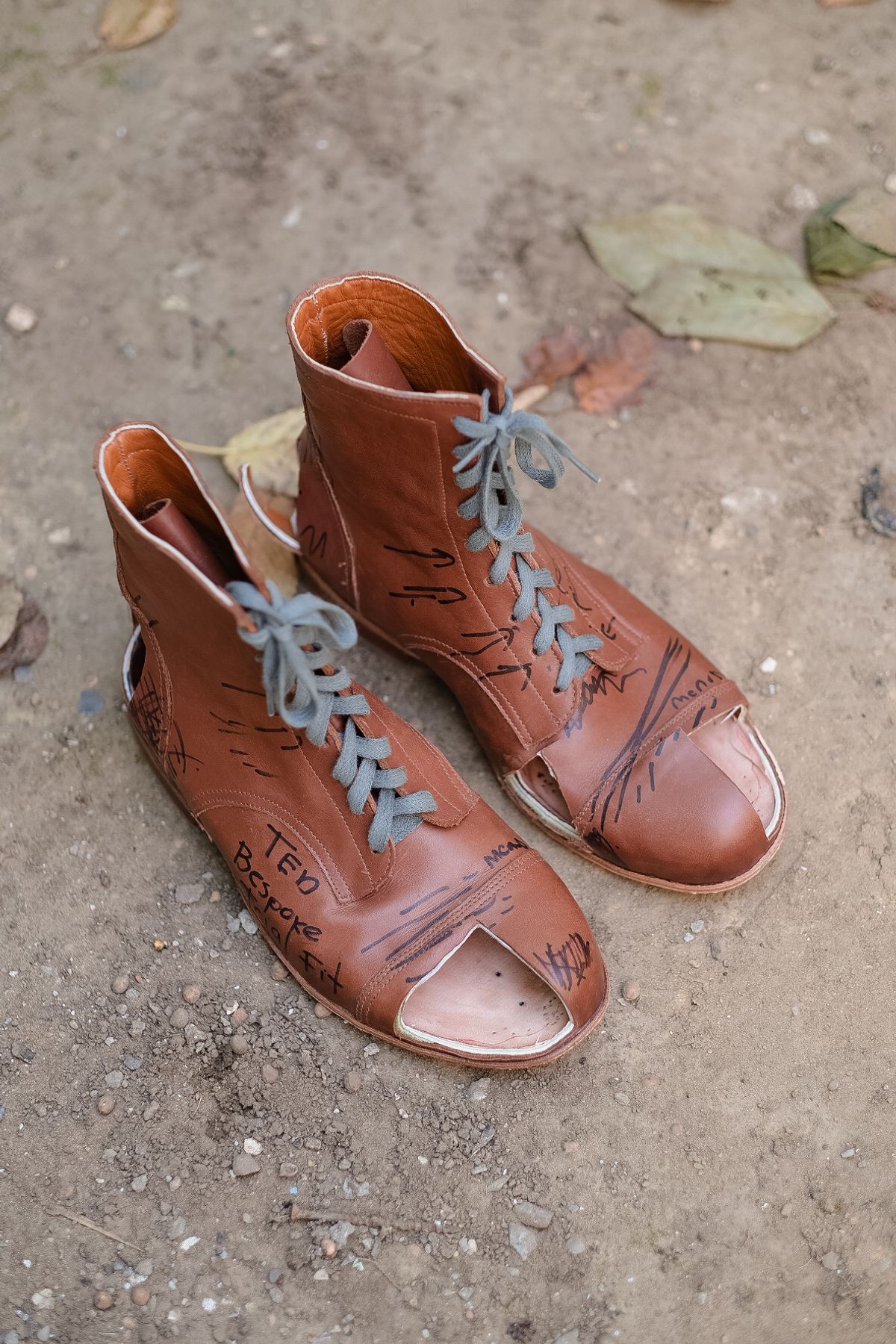 Photo by tlmader on October 14, 2024 of the Jorge Guadarrama Custom Model in LeFarc Cognac Argos.