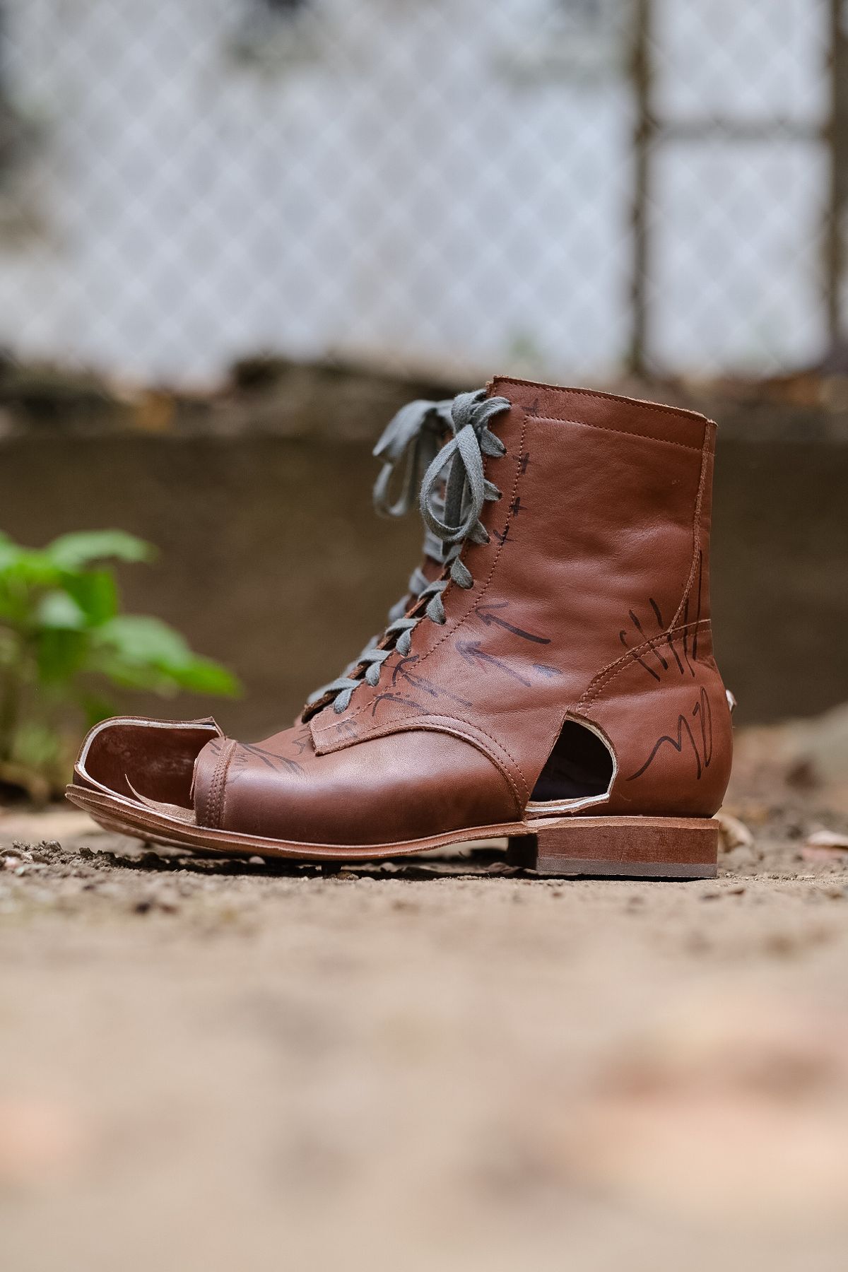 Photo by tlmader on October 14, 2024 of the Jorge Guadarrama Custom Model in LeFarc Cognac Argos.