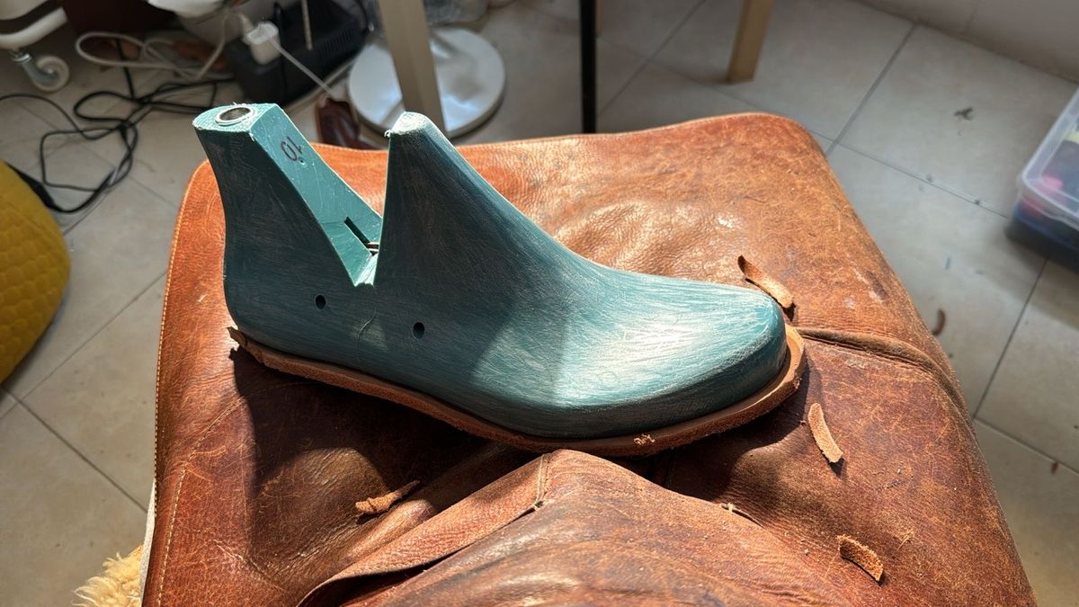 Photo by tlmader on November 5, 2024 of the Jorge Guadarrama Custom Model in LeFarc Cognac Argos.