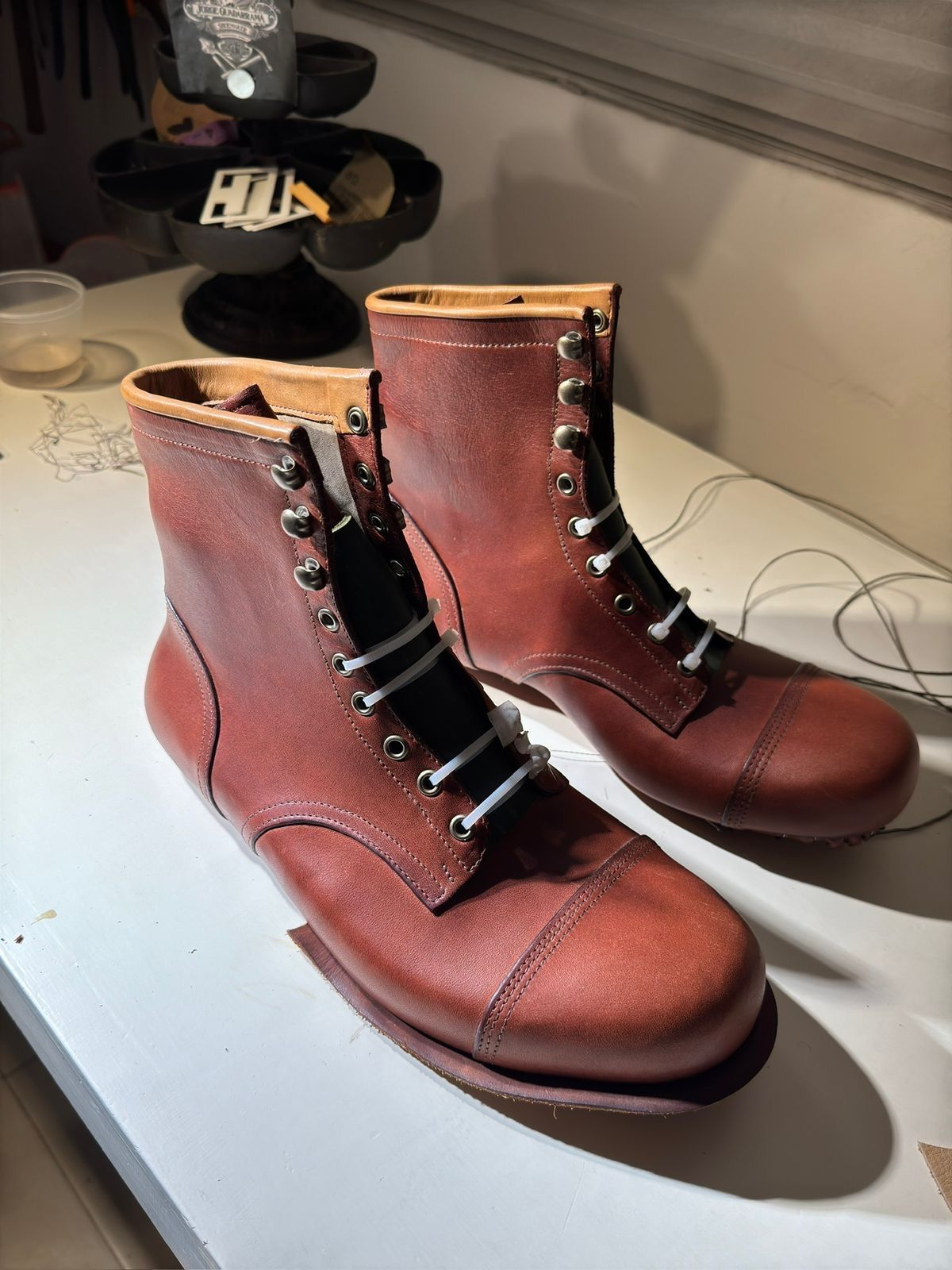 Photo by tlmader on February 4, 2025 of the Jorge Guadarrama Custom Model in LeFarc Cognac Argos.