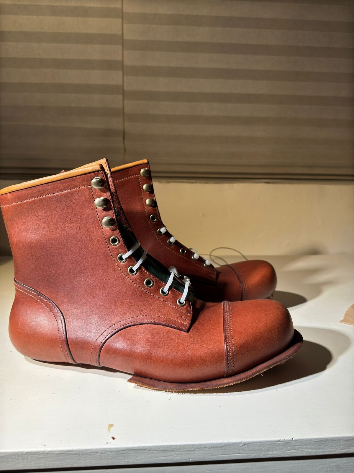 Photo by tlmader on February 4, 2025 of the Jorge Guadarrama Custom Model in LeFarc Cognac Argos.