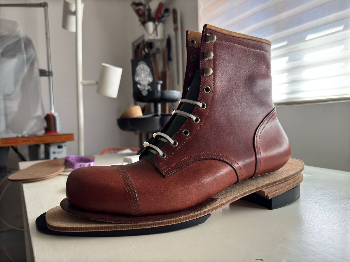 Photo by tlmader on February 10, 2025 of the Jorge Guadarrama Custom Model in LeFarc Cognac Argos.