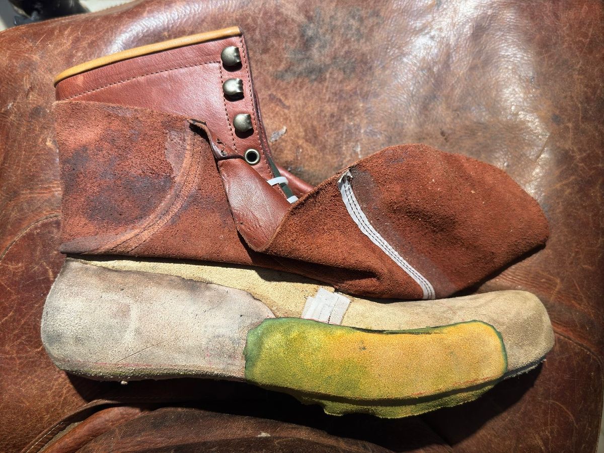 Photo by tlmader on February 10, 2025 of the Jorge Guadarrama Custom Model in LeFarc Cognac Argos.