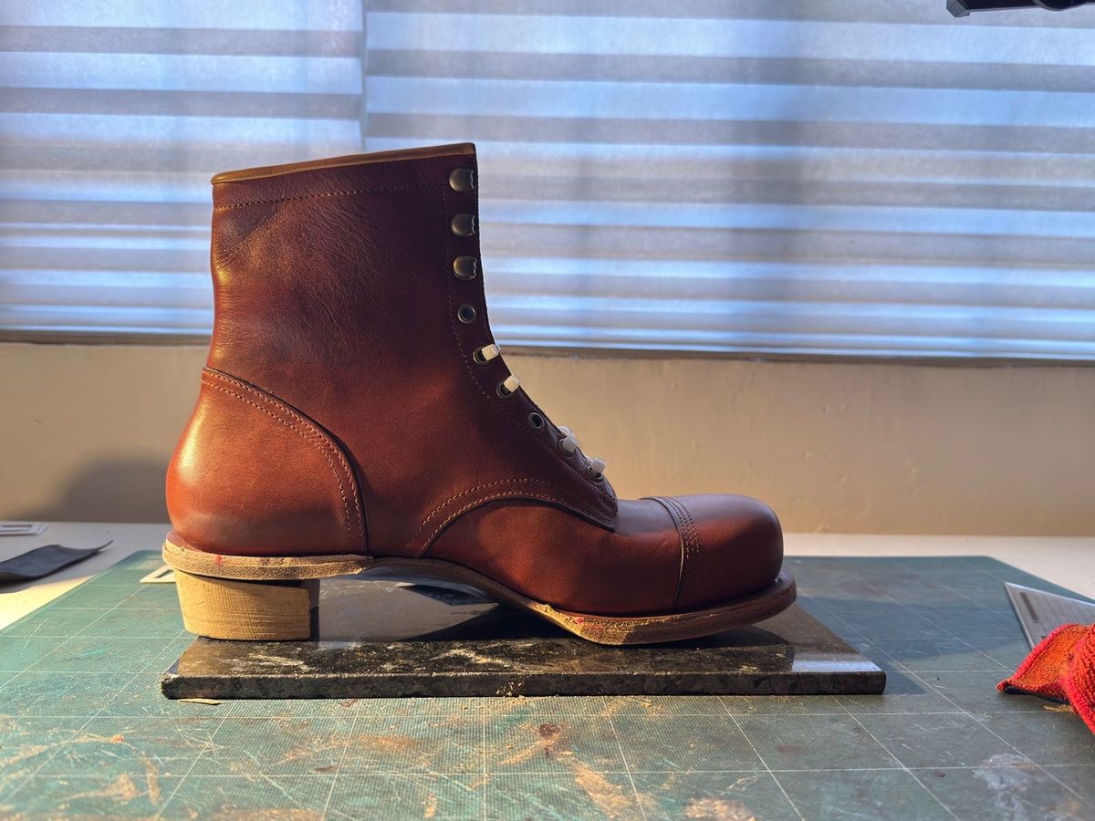 Photo by tlmader on February 27, 2025 of the Jorge Guadarrama Custom Model in LeFarc Cognac Argos.