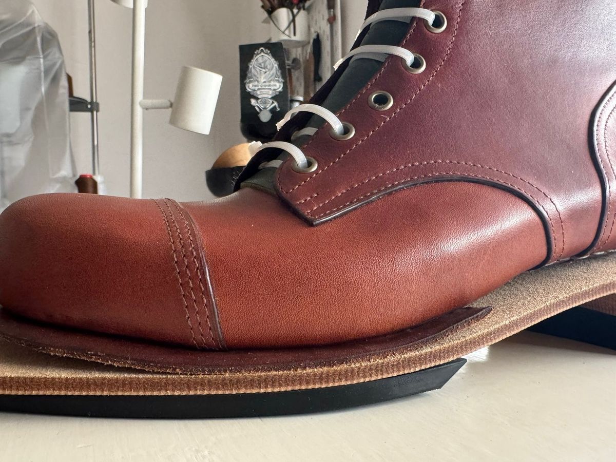 Photo by tlmader on February 10, 2025 of the Jorge Guadarrama Custom Model in LeFarc Cognac Argos.