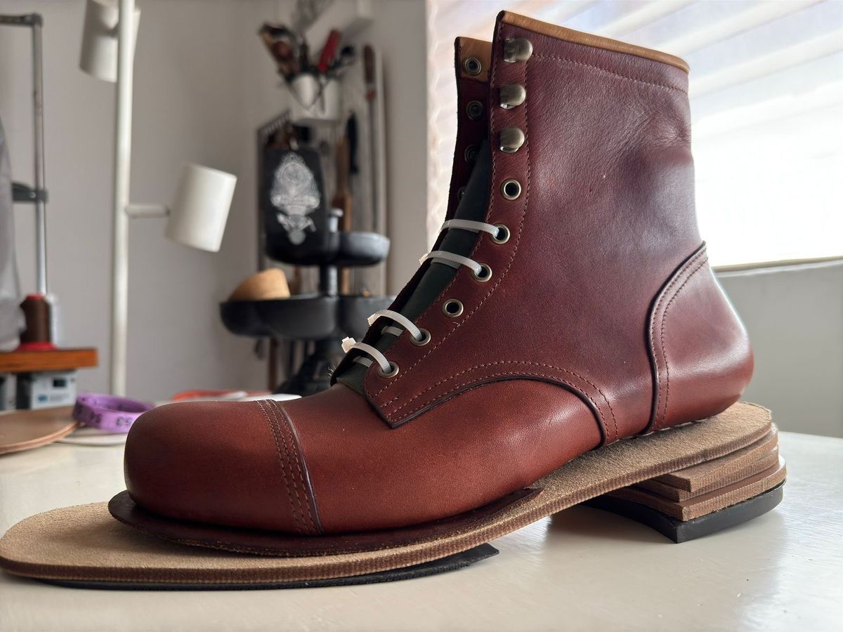 Photo by tlmader on February 10, 2025 of the Jorge Guadarrama Custom Model in LeFarc Cognac Argos.