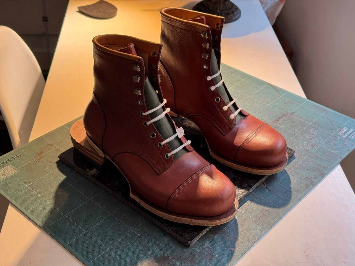 Photo by tlmader on March 5, 2025 of the Jorge Guadarrama Custom Model in LeFarc Cognac Argos.