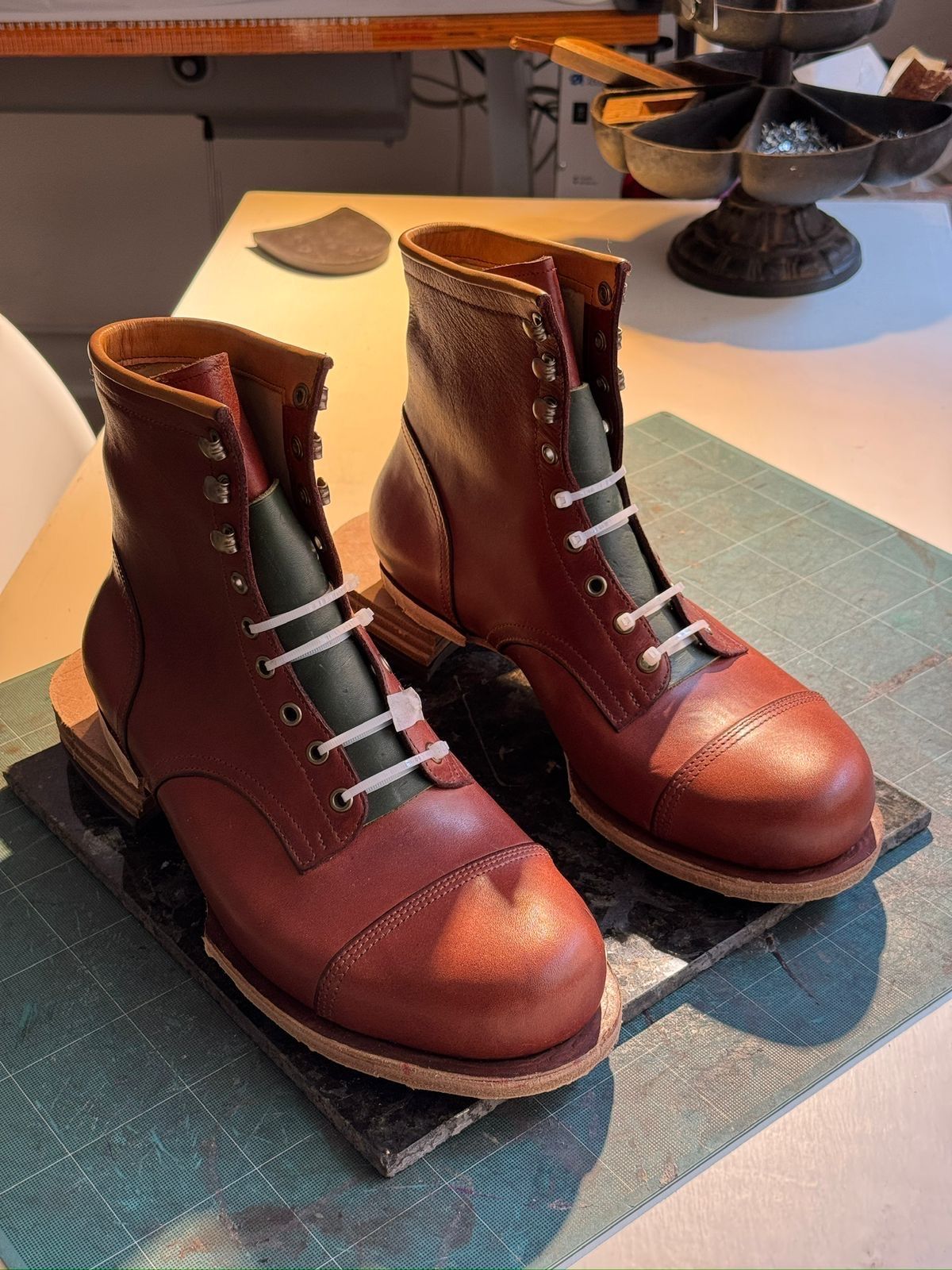 Photo by tlmader on March 5, 2025 of the Jorge Guadarrama Custom Model in LeFarc Cognac Argos.