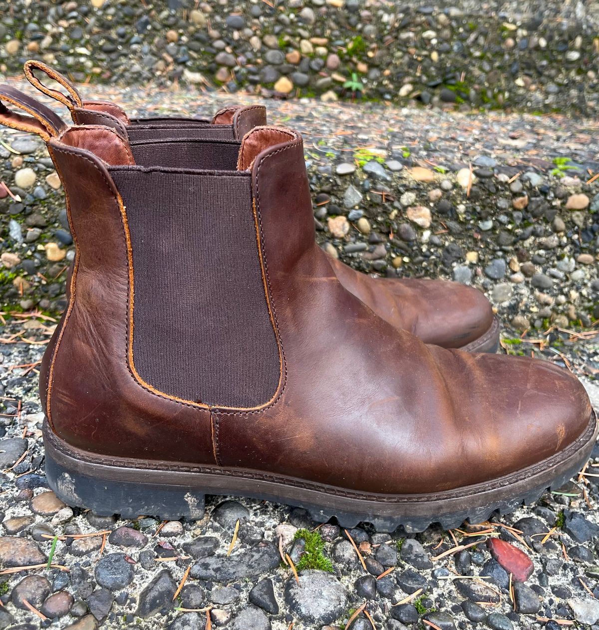 Photo by jenr.l.good on January 1, 2024 of the Patina Welted Chelsea Boot in Canyon Full Grain.