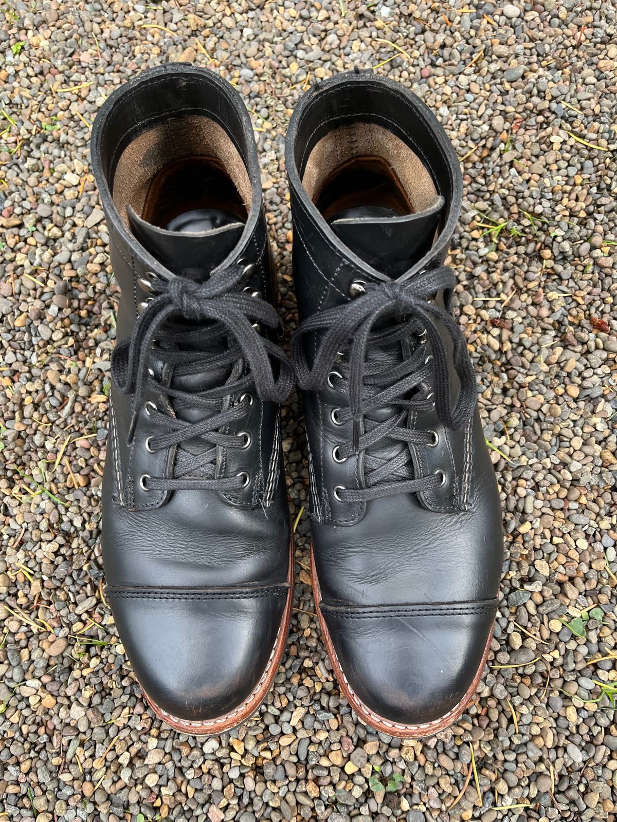 Photo by jenr.l.good on December 1, 2022 of the Wolverine 1000 Mile Cap-Toe Boot in Horween Black Chromexcel.