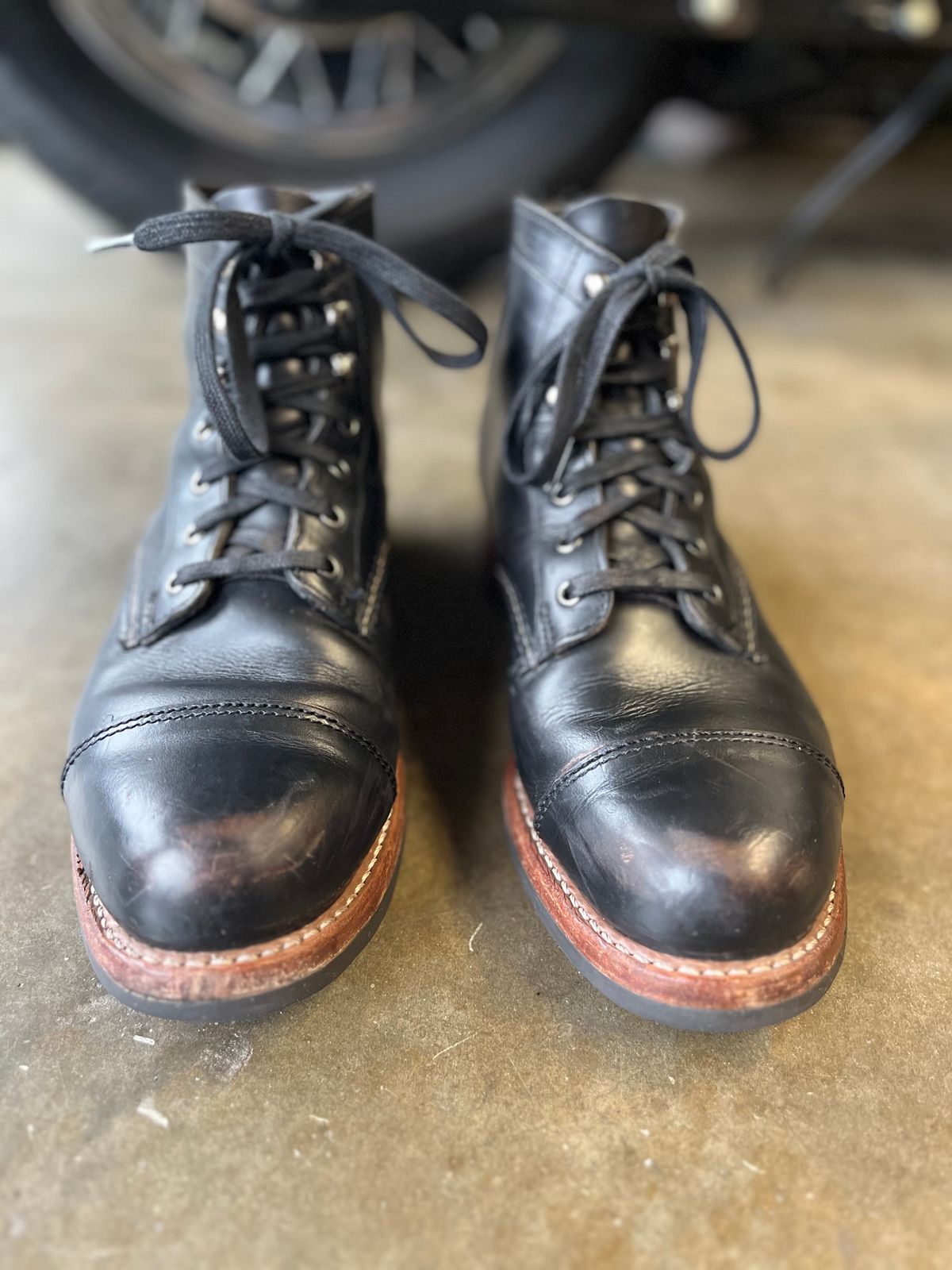 Photo by jenr.l.good on March 2, 2023 of the Wolverine 1000 Mile Cap-Toe Boot in Horween Black Chromexcel.