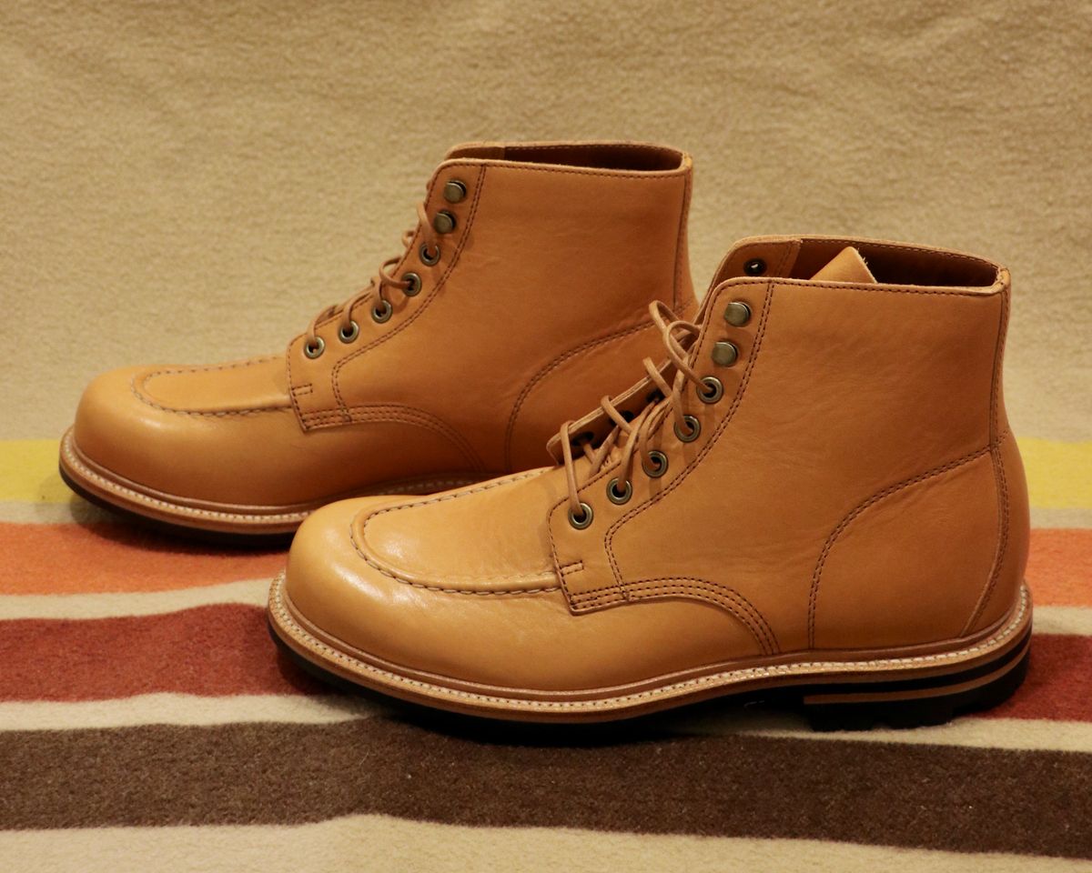 Photo by hhand on October 4, 2022 of the Grant Stone Brass Boot in Horween English Tan Essex.