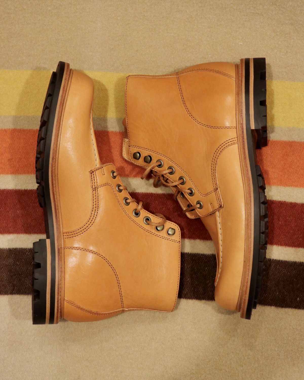 Photo by hhand on October 4, 2022 of the Grant Stone Brass Boot in Horween English Tan Essex.