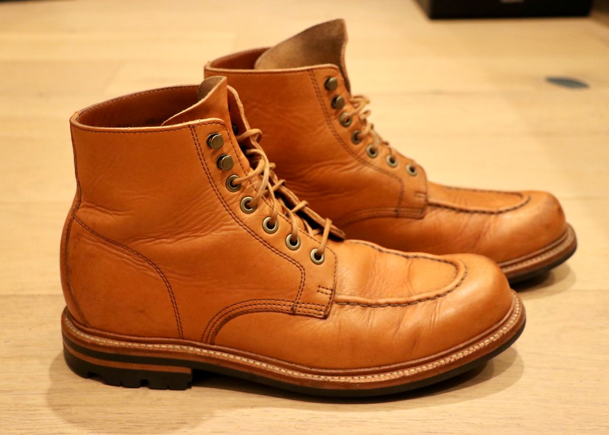 Photo by hhand on November 5, 2022 of the Grant Stone Brass Boot in Horween English Tan Essex.