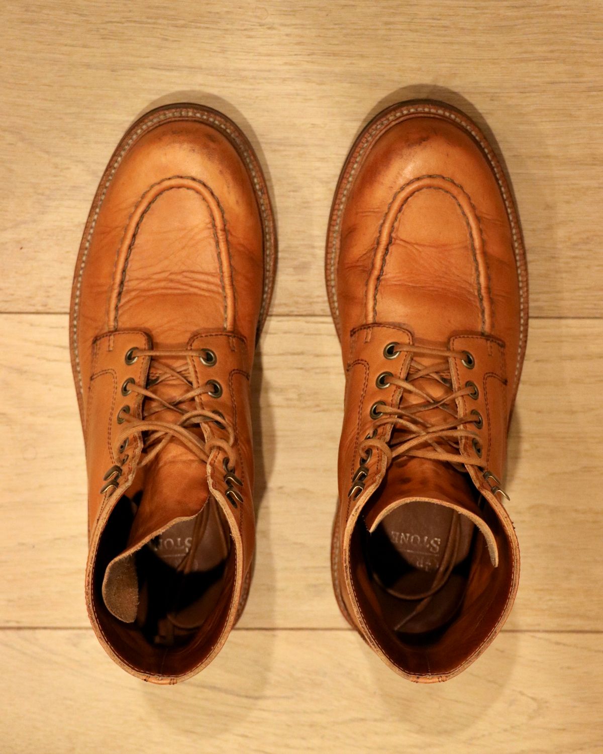 Photo by hhand on November 5, 2022 of the Grant Stone Brass Boot in Horween English Tan Essex.