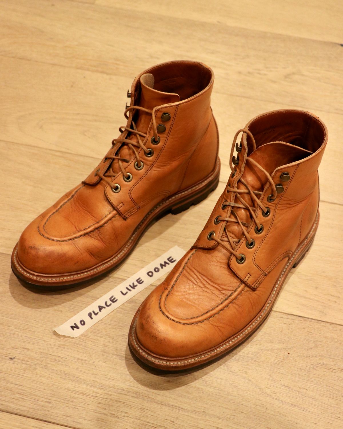 Photo by hhand on November 5, 2022 of the Grant Stone Brass Boot in Horween English Tan Essex.