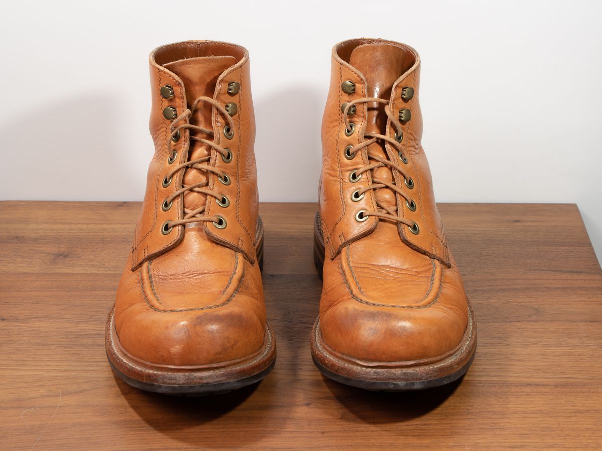Photo by hhand on December 5, 2022 of the Grant Stone Brass Boot in Horween English Tan Essex.
