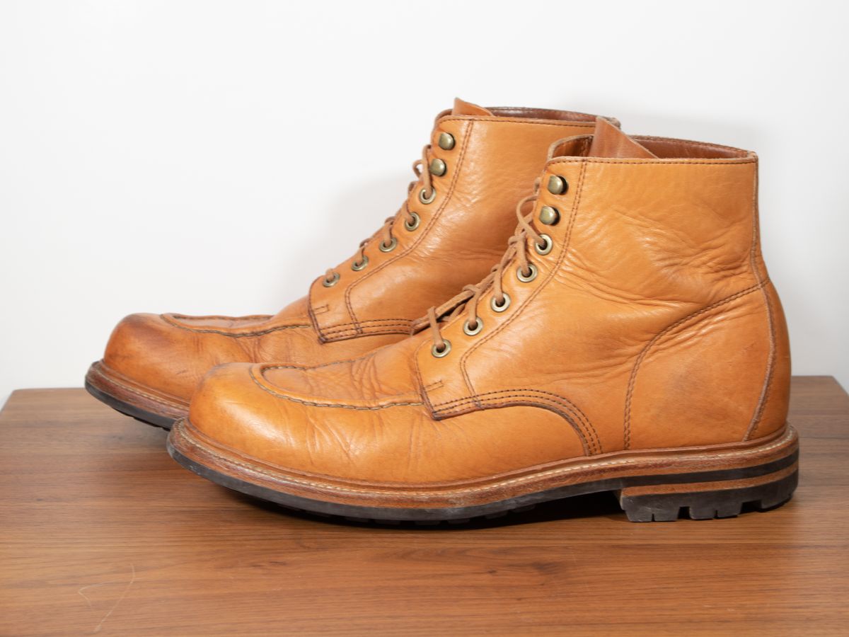 Photo by hhand on December 5, 2022 of the Grant Stone Brass Boot in Horween English Tan Essex.