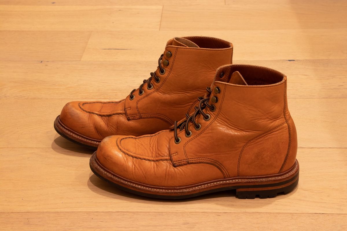 Photo by hhand on January 6, 2023 of the Grant Stone Brass Boot in Horween English Tan Essex.