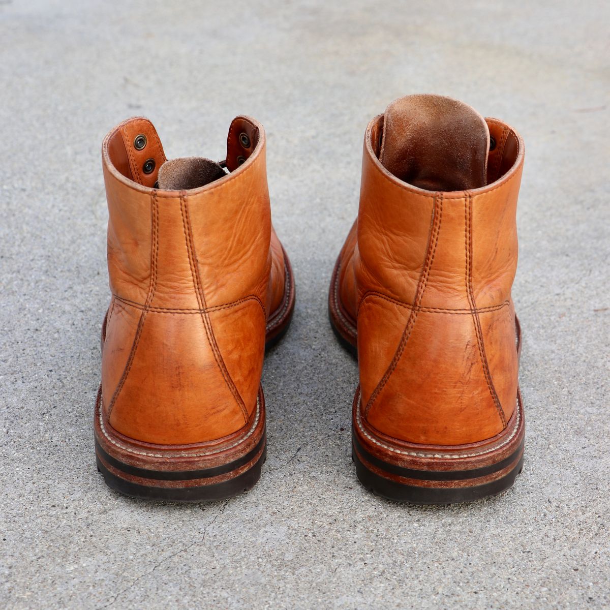 Photo by hhand on March 6, 2023 of the Grant Stone Brass Boot in Horween English Tan Essex.