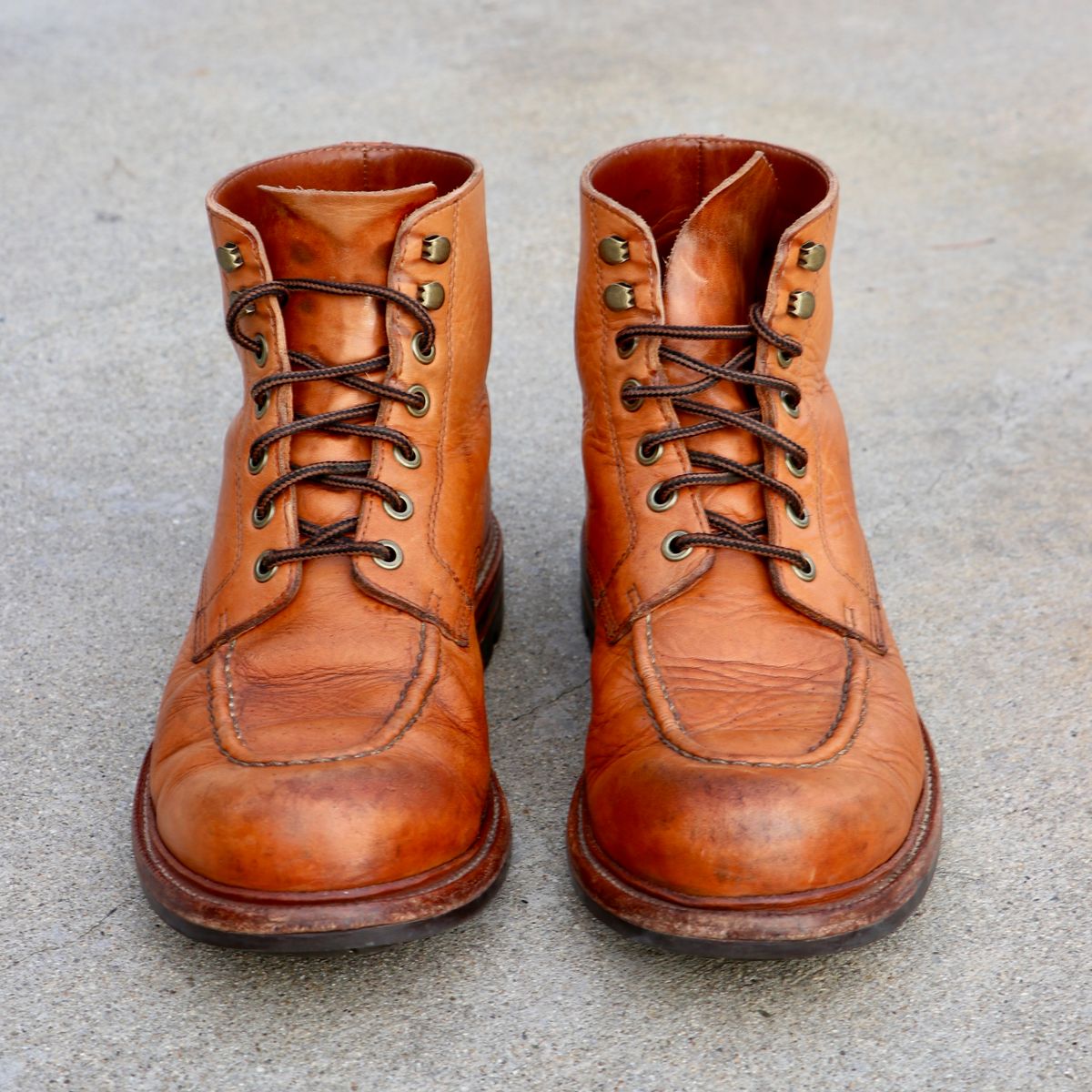Photo by hhand on March 6, 2023 of the Grant Stone Brass Boot in Horween English Tan Essex.