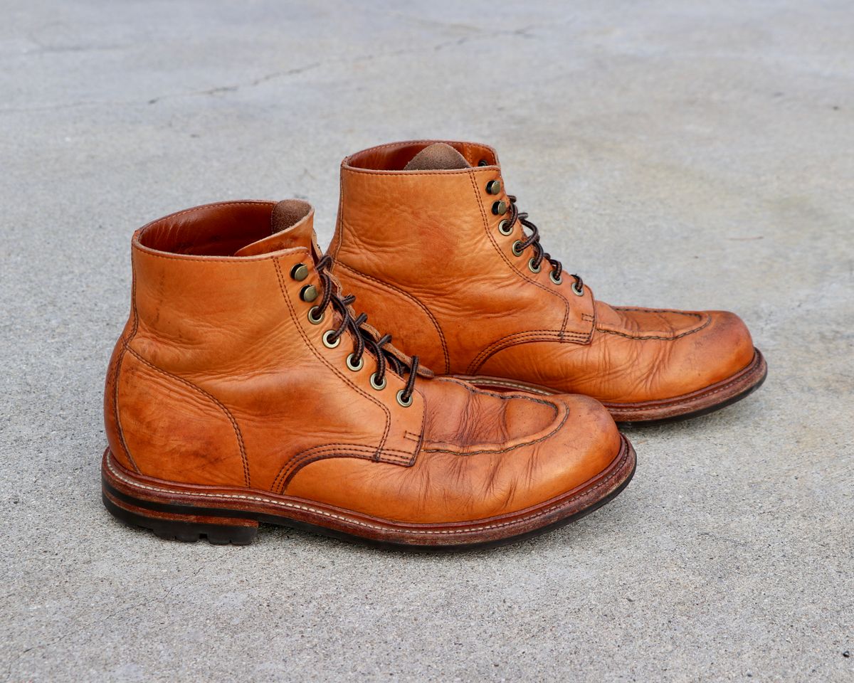 Photo by hhand on March 6, 2023 of the Grant Stone Brass Boot in Horween English Tan Essex.