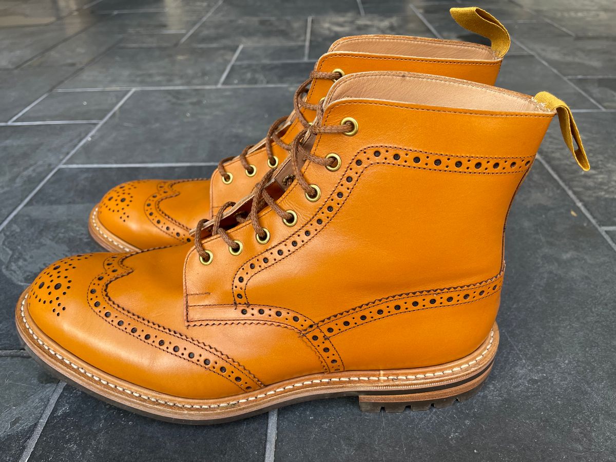 Photo by jack.mackrel on October 2, 2022 of the Tricker's Stow Country Boot in Acorn Antique.
