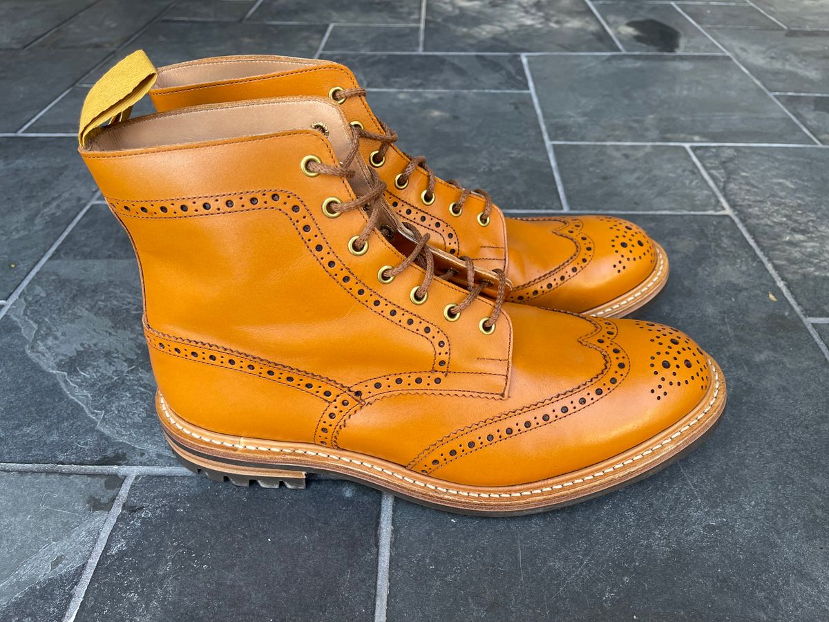 Photo by jack.mackrel on October 2, 2022 of the Tricker's Stow Country Boot in Acorn Antique.