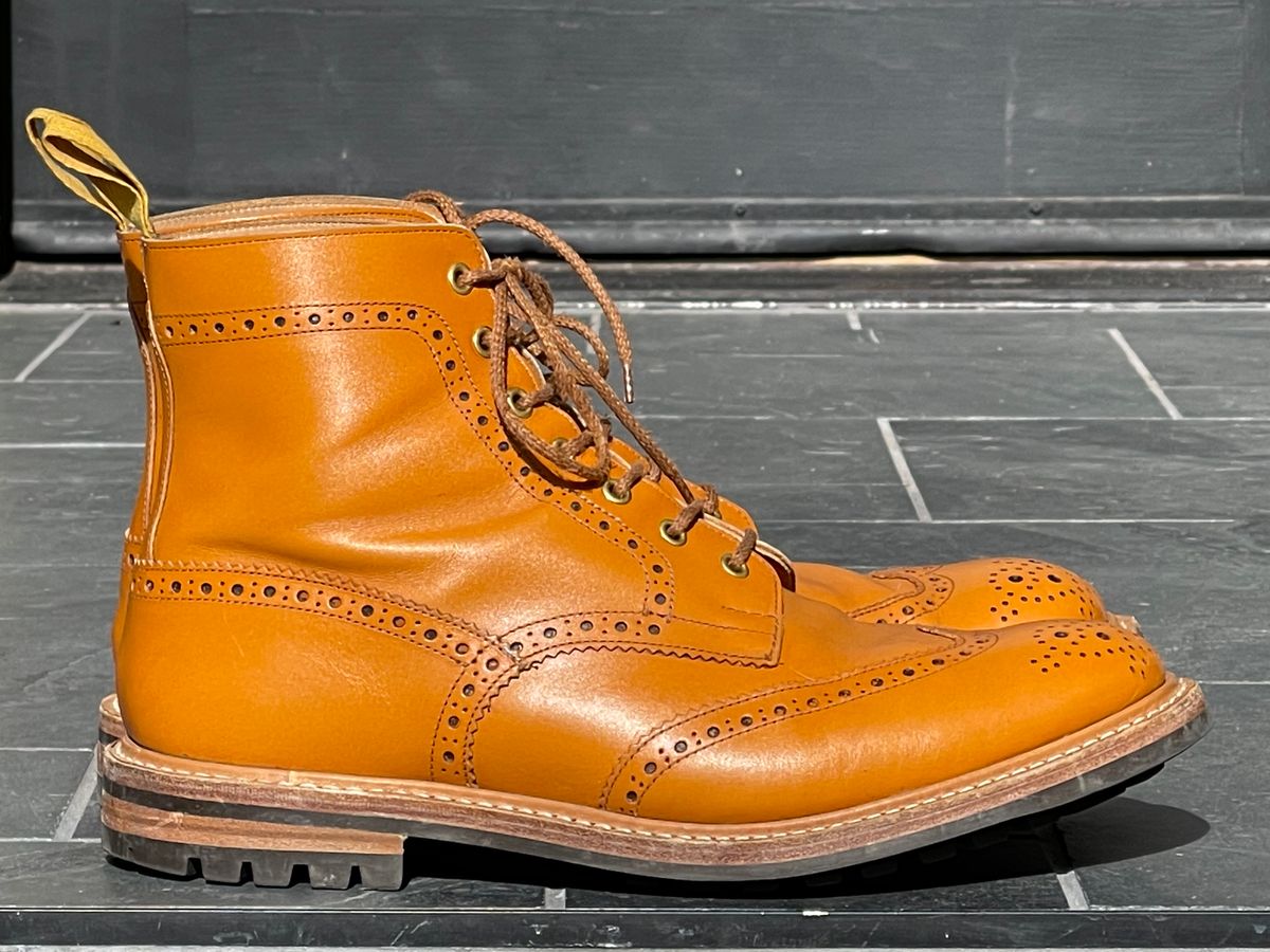 Photo by jack.mackrel on November 5, 2022 of the Tricker's Stow Country Boot in Acorn Antique.