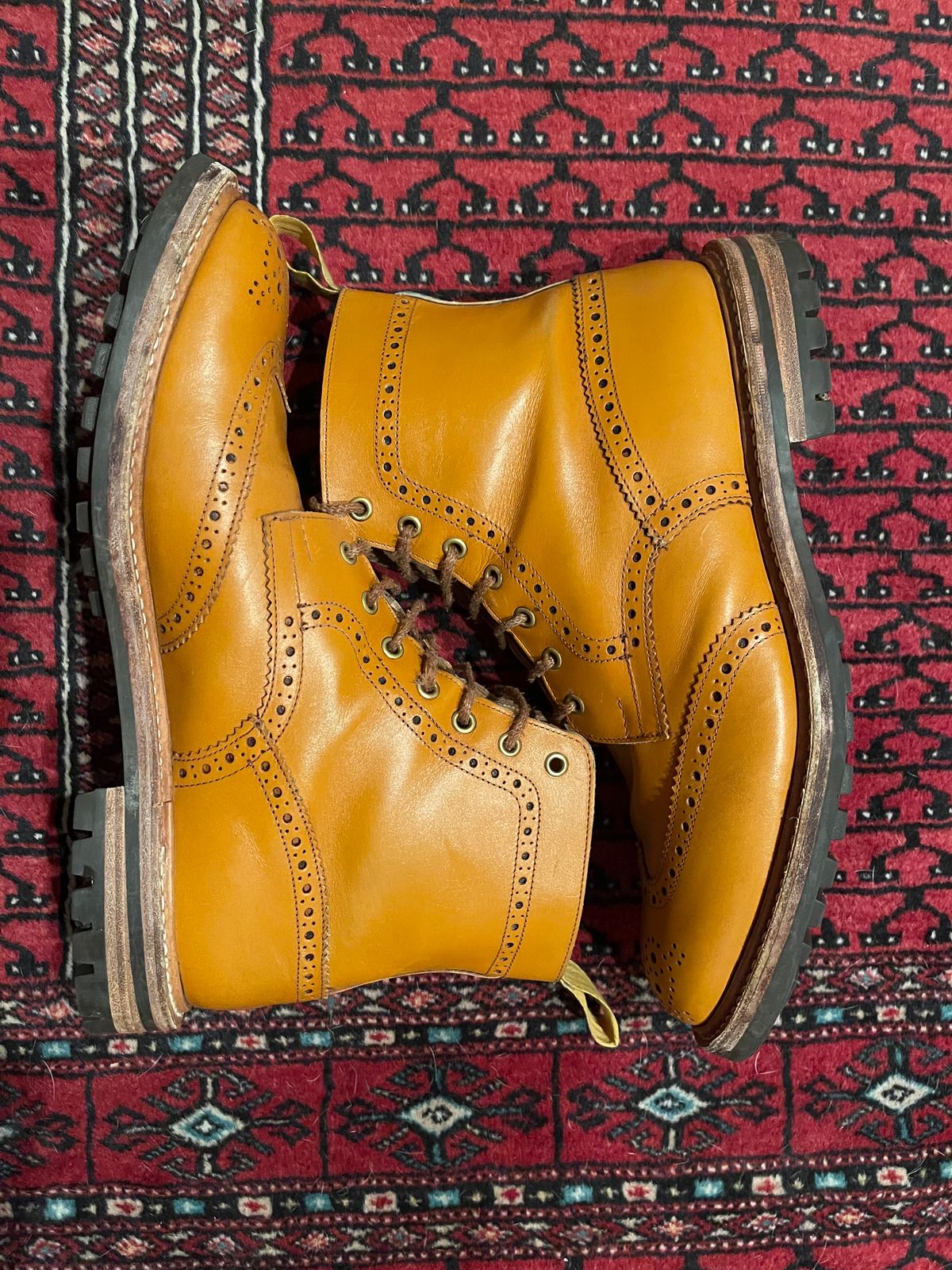Photo by jack.mackrel on January 6, 2023 of the Tricker's Stow Country Boot in Acorn Antique.