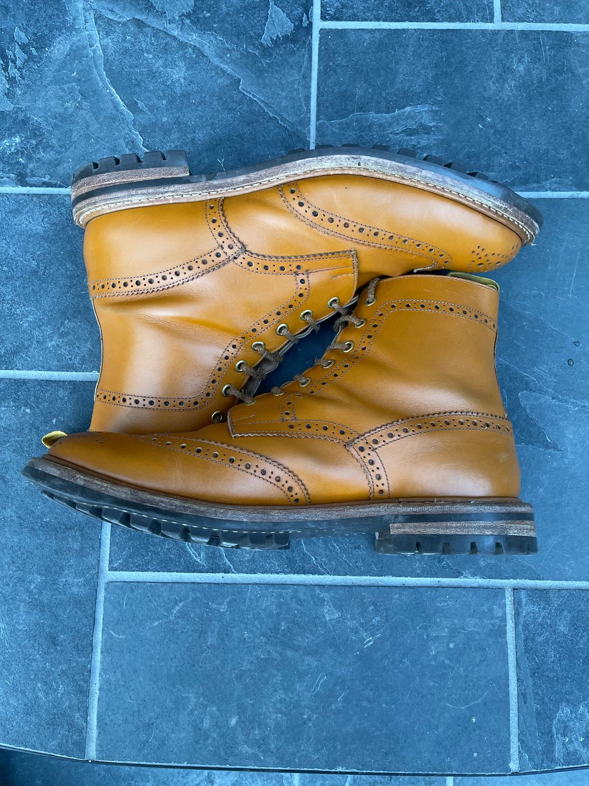 Photo by jack.mackrel on February 2, 2023 of the Tricker's Stow Country Boot in Acorn Antique.