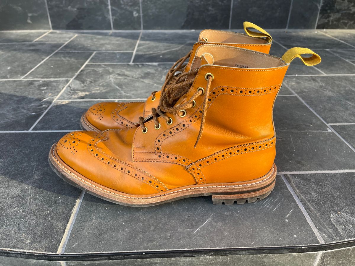 Photo by jack.mackrel on March 2, 2023 of the Tricker's Stow Country Boot in Acorn Antique.