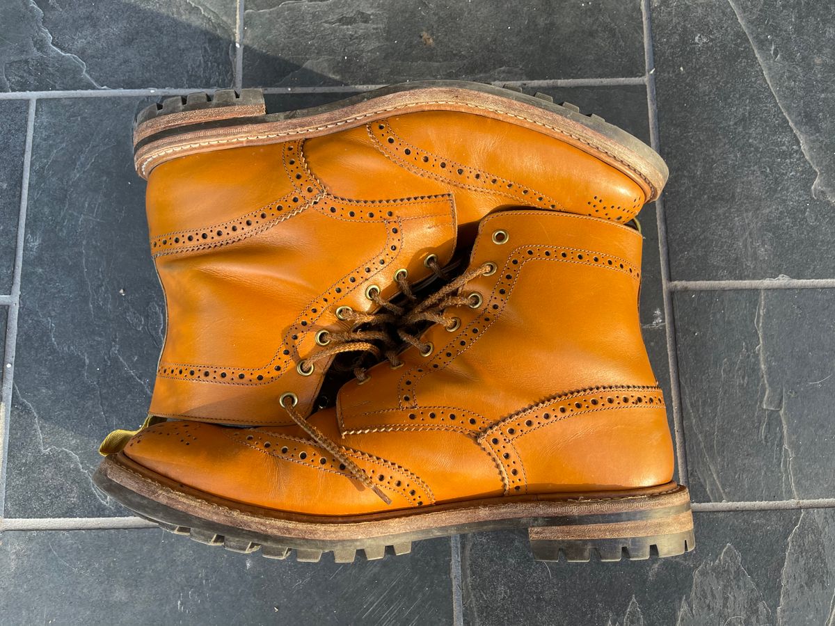 Photo by jack.mackrel on March 2, 2023 of the Tricker's Stow Country Boot in Acorn Antique.