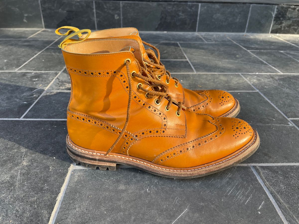 Photo by jack.mackrel on March 2, 2023 of the Tricker's Stow Country Boot in Acorn Antique.