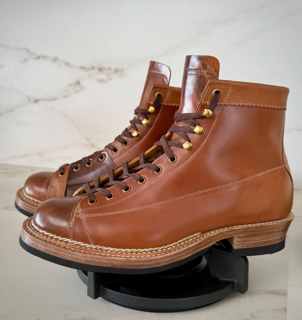 Photo by timdigo on October 8, 2024 of the Sagara Cordmaster in Rocado Unglazed Natural & Brown Marble Shell cordovan.