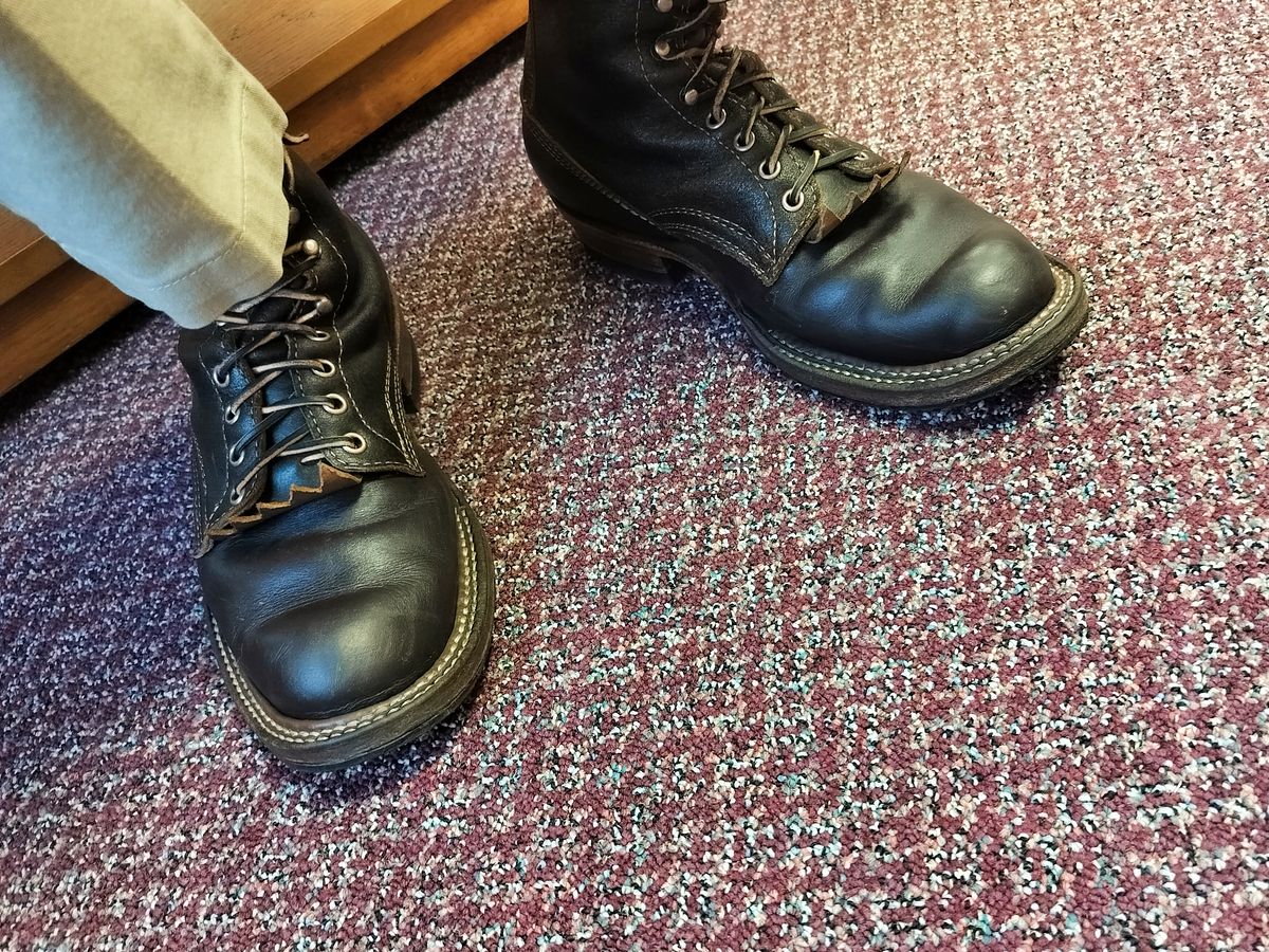 Photo by a1moyer on November 23, 2025 of the White's Custom Model in Horween Dark Brown Waxed Flesh & Seidel Brown Dress.