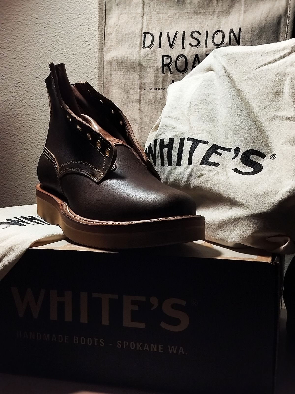 Photo by a1moyer on January 12, 2026 of the White's 350 Cruiser in Horween Olive Waxed Flesh.