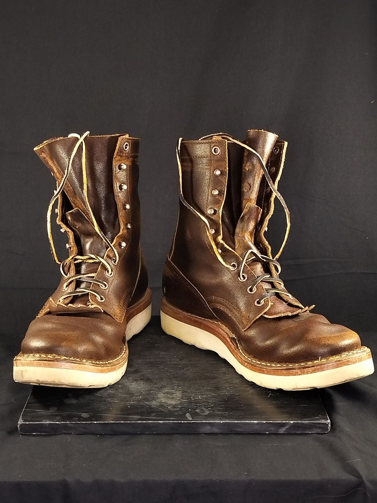 Photo by a1moyer on January 5, 2026 of the White's Smokejumper in Horween Cinnamon Waxed Flesh.